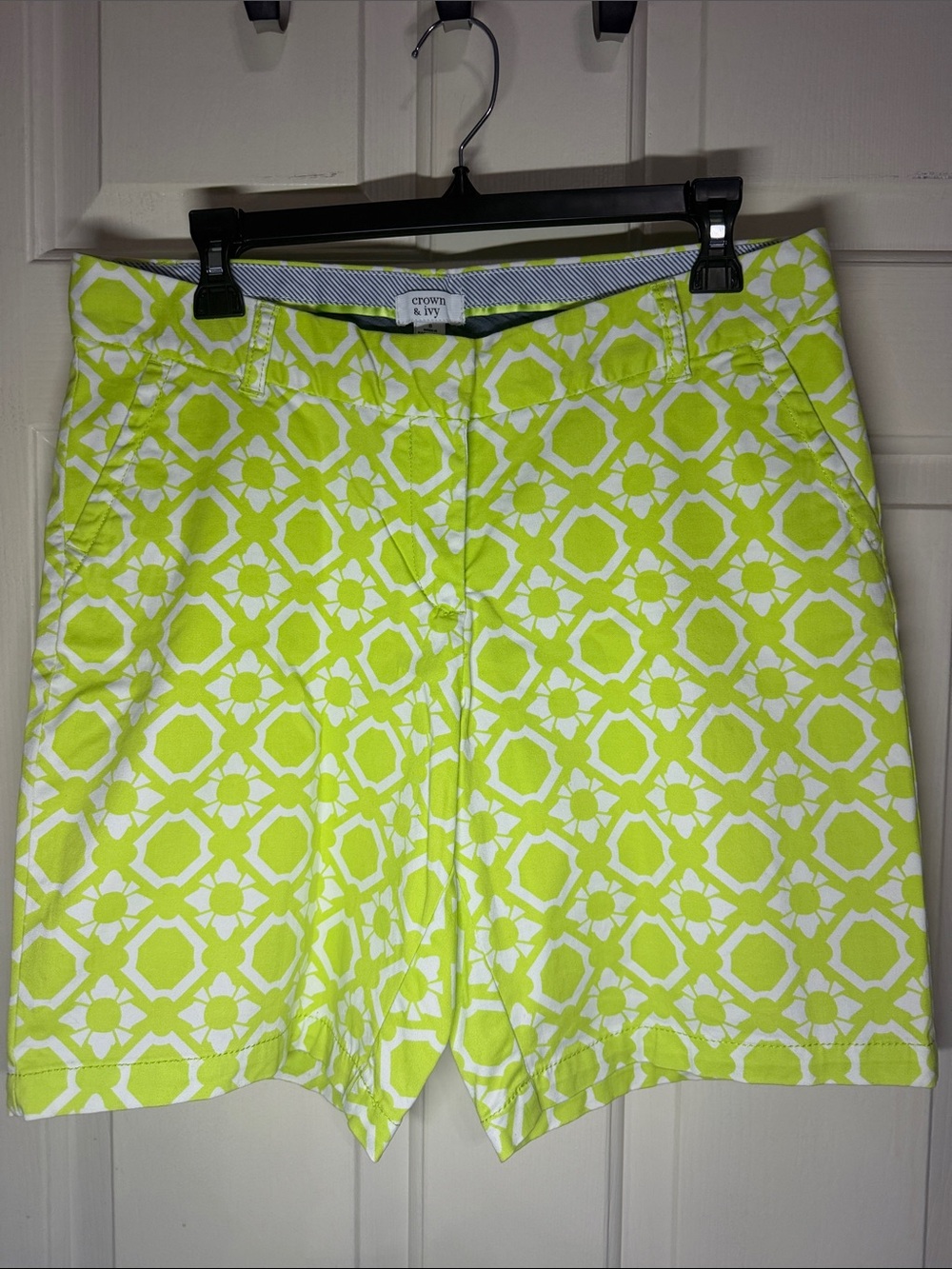 crown & ivy Lime Geometric Print Womenโs Shorts
